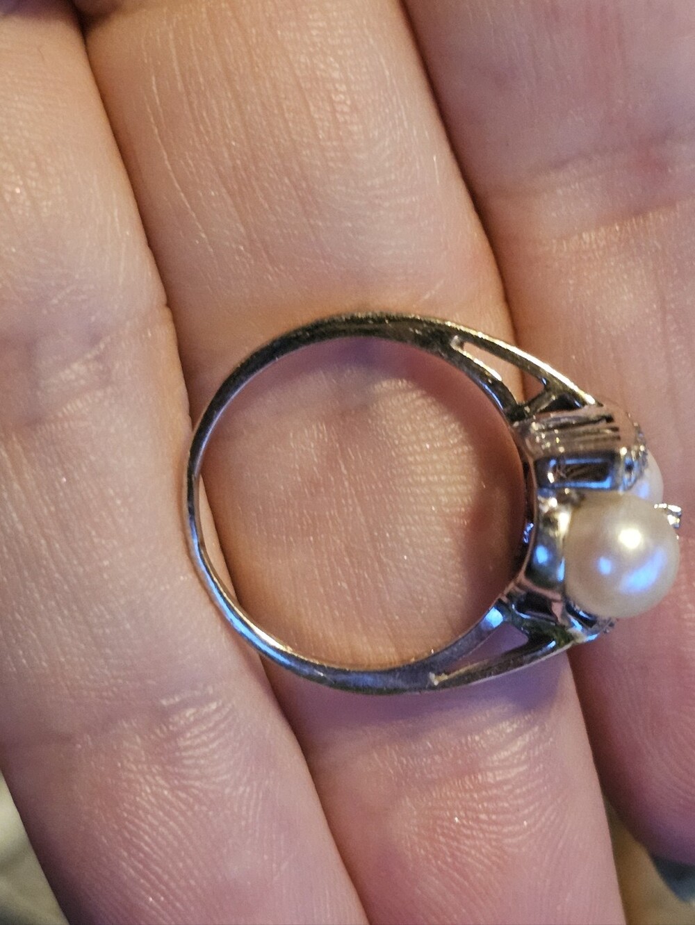 14k white gold diamond & double pearl ring size 7. Stamped 14k. Genuine diamonds - Picture 4 of 6